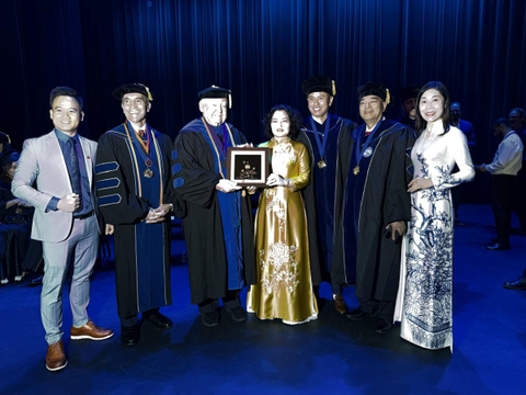 Lãnh đạo VH medipharm thăm và làm việc tạ trường  Đại học Quốc tế Hoa Kỳ (International American University – IAU) tại Los Angeles, California – USA