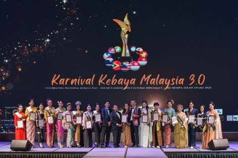 Lãnh đạo VH Medipharm nhận giải Doanh nhân Xuất sắc ASEAN MFMPA 2025