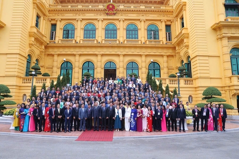 VH Medipharm vinh dự được gặp TBT, CTN Tô Lâm tại Phủ chủ tịch và nhận chứng nhận doanh nhân tiêu biểu của năm