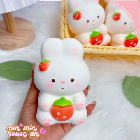Squishy Chú Thỏ Trắng Dễ Thương Ôm Quả Dâu Slow Siêu Mềm HT