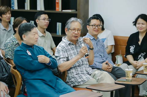 [https://baophapluat.vn/] - Họa sĩ, dịch giả Trịnh Lữ: Đời cũng chỉ là một cú rơi