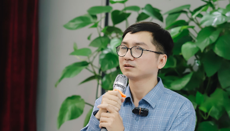 [https://vietnamnet.vn/] - Nhà văn viết sách chữa lành từ 'cú rơi' của chính mình