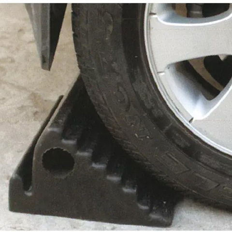 Chèn bánh xe tam giác bằng cao su 5 tấn CC-D28