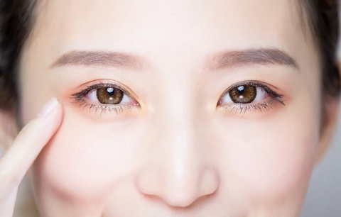 Mắt sáng biểu hiện gan khỏe 