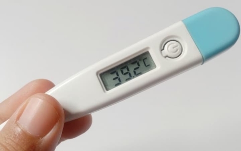 Sốt cao trên 39 độ sau khi tiêm viêm gan A