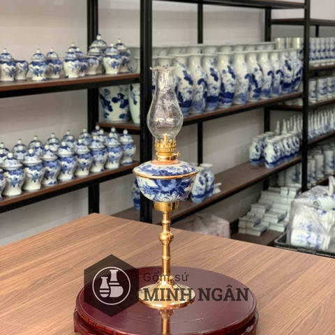 Đèn thờ chân đồng vẽ sen