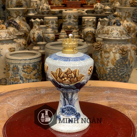 Đèn thờ Sen men rạn đắp nổi Bát Tràng