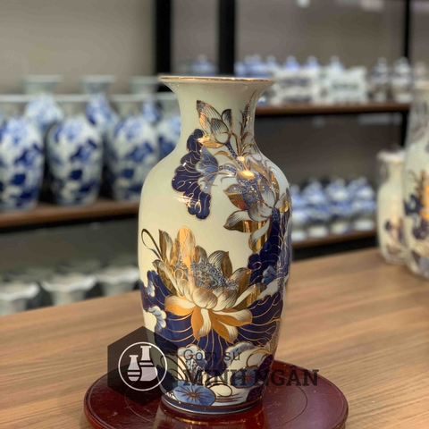 Lộc bình sen vẽ vàng