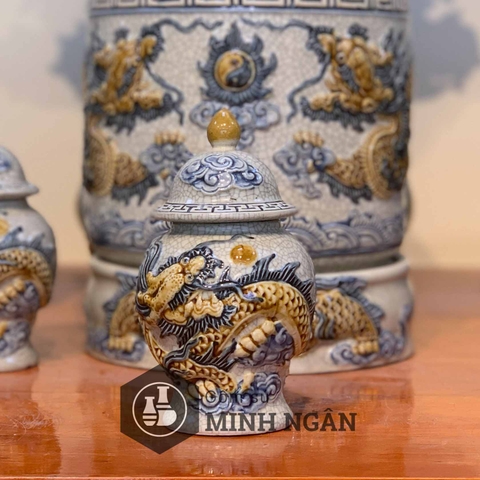 chóe thờ men rạn đắp nổi
