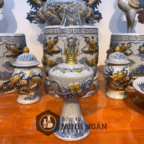 đèn cuốn thư men rạn đắp nổi
