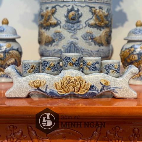 kỷ ngai sen men rạn đắp nổi