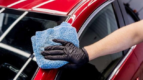 Quy trình dùng khăn trong các bước rửa xe tiêu chuẩn