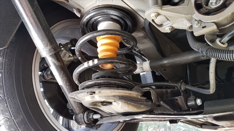 Làm thế nào để thay thế phuộc nhún ô tô