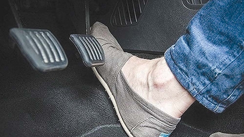 Nguyên nhân và cách sửa chữa phanh ô tô bị bó cứng