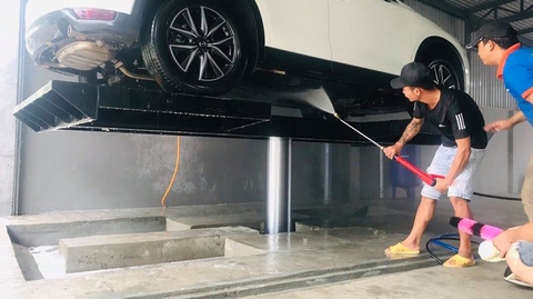 Xưởng rửa xe dung tích làm 3 xe 1 lúc thì nên tuyển bao nhiêu nhân sự?