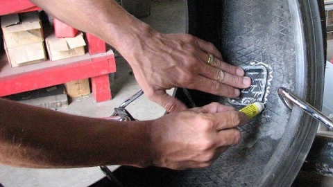 Hướng dẫn vá vỏ xe, mài săm lốp