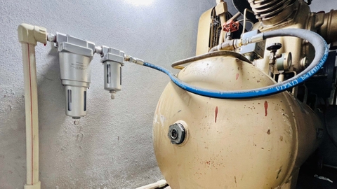 Tại sao phải lắp bộ lọc khí tách nước cho máy nén khí?