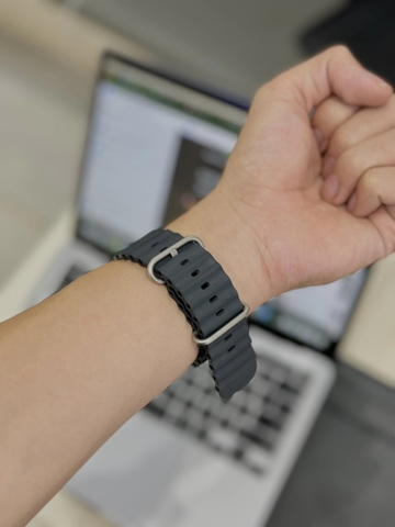 Apple Watch Ultra 99% 49mm Titanium Case với dây Ocean Band