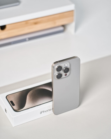 SALE iPhone 15Pro Natural 99%