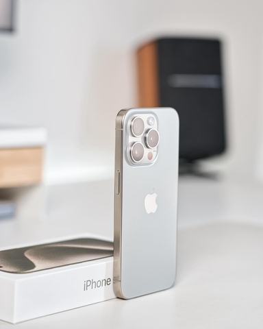 SALE iPhone 15Pro Natural 99%