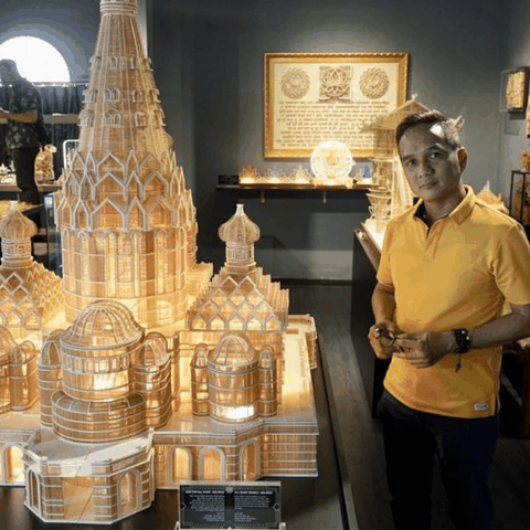 Chàng kiến trúc sư với mô hình bằng tăm tuyệt đẹp