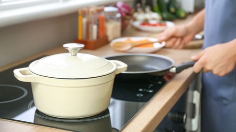 5 thói quen sai lầm khi nấu ăn khiến hóa đơn điện tăng chóng mặt