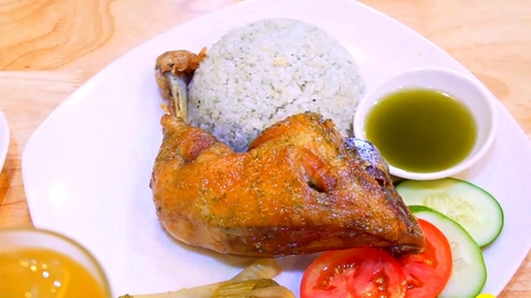 Công thức làm cơm gà lá é hấp dẫn, chinh phục cả nhà