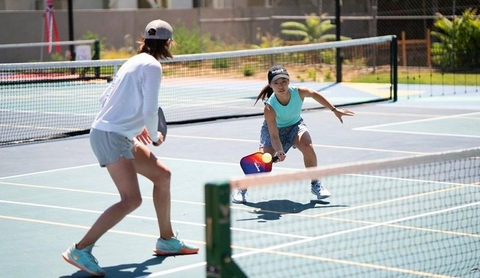 Cách thực hiện kỹ thuật lốp bóng trong Pickleball
