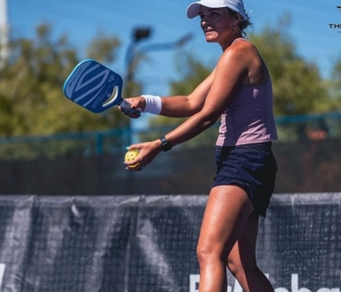 Tìm hiểu về quy tắc giao bóng thả trong Pickleball cơ bản dễ hiểu