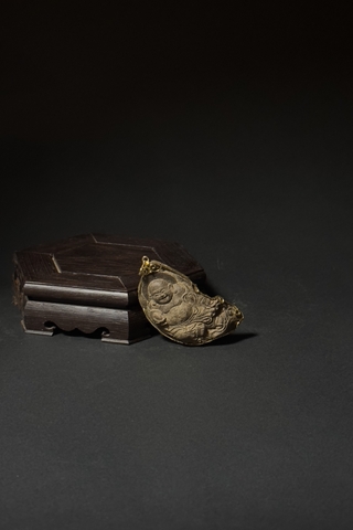 MẶT DÂY TRẦM RỤC CHÌM QUẢNG NAM ĐIÊU KHẮC PHẬT DI LẶC BỌC VÀNG CAO CẤP