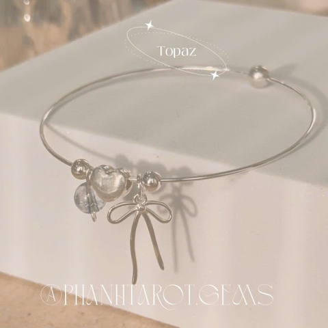 Kiềng bạc trơn một đá charm nơ