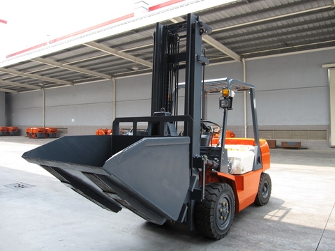 Xe nâng Heli lắp bộ gầu xúc