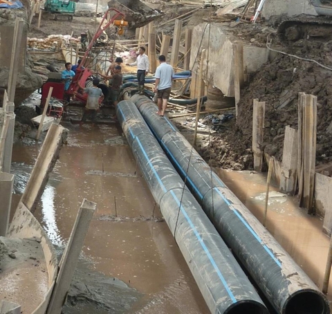 Hệ thống cấp nước sạch dẫn ngầm dưới lòng hồ Linh Đàm thành phố Hà Nội: Đường ống HDPE DN630 PN10 Bình Minh