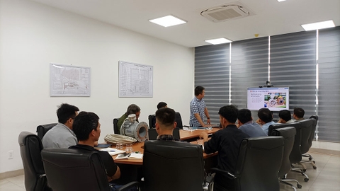 Hình ảnh thực tế đào tạo kỹ thuật trước khi lắp đặt Đồng hồ đo nước điện từ Waterflux 3070