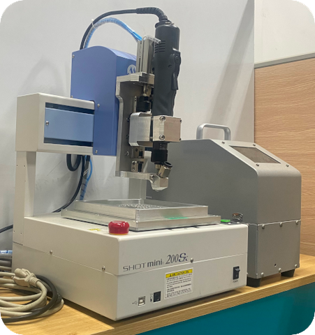 Auto screw tightening - Robot table top