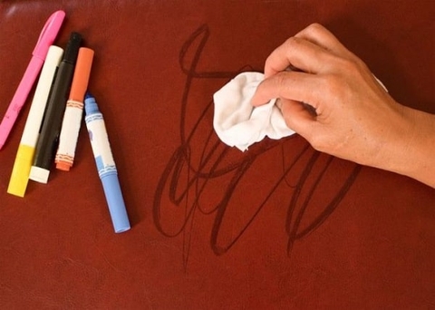 Ghế sofa da dính mực - Cách xử lý sạch như mới