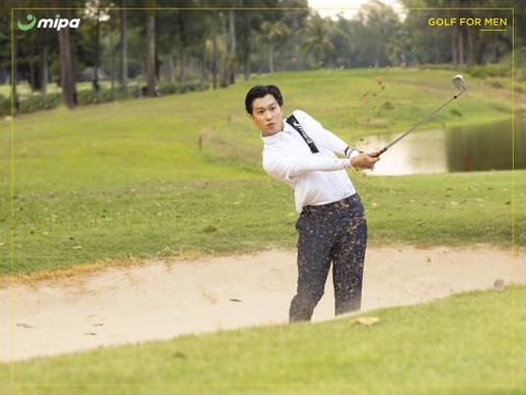 Xử lý tình huống cứu bóng golf trong bẫy cát