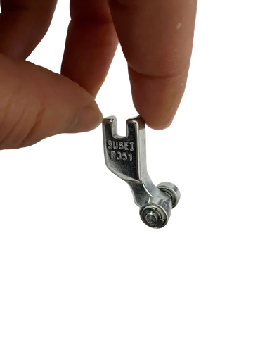 Chân vịt may dưỡng, gá P351 BÁNH XE BÉ bản nhỏ dùng cho máy may 1 kim công nghiệp (GIÁ 1 CÁI)