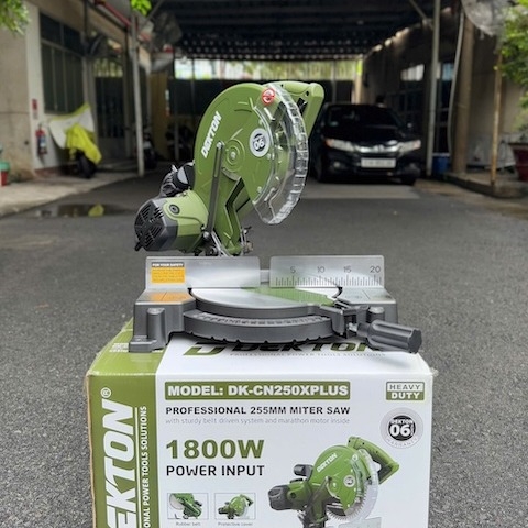 MÁY CẮT NHÔM DÂY CUROA 255MM – CẮT NHÔM CHÍNH XÁC CAO DEKTON DK-CN250XPLUS