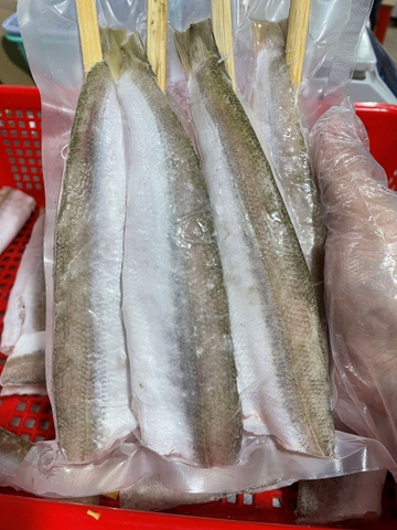 Cá nhồng xiên que