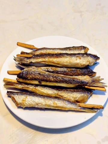 Cá nhồng xiên que