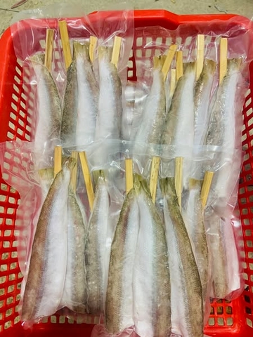 Cá nhồng xiên que