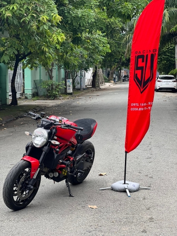 MONSTER 821