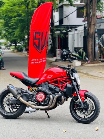 MONSTER 821
