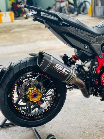 HYPERMOTARD 821 ĐEN