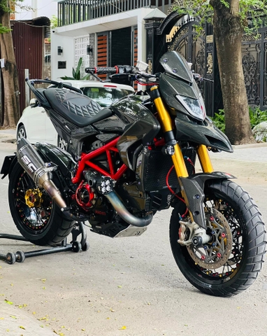 HYPERMOTARD 821 ĐEN