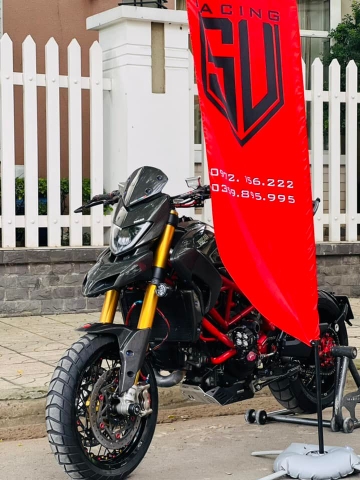 HYPERMOTARD 821 ĐEN