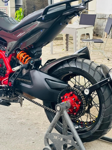 HYPERMOTARD 821 ĐEN