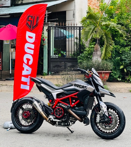 HYPERMOTARD 939