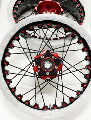 Mâm KINEO Honda CB1000R Neo Sport Đen Đỏ